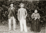 Portrait en pied d'un homme (A. Guinot ?) et d'un couple âgé.