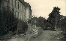 La cour d'honneur.