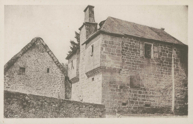 Pradines : "Pradines (Corrèze) - Maison antique".