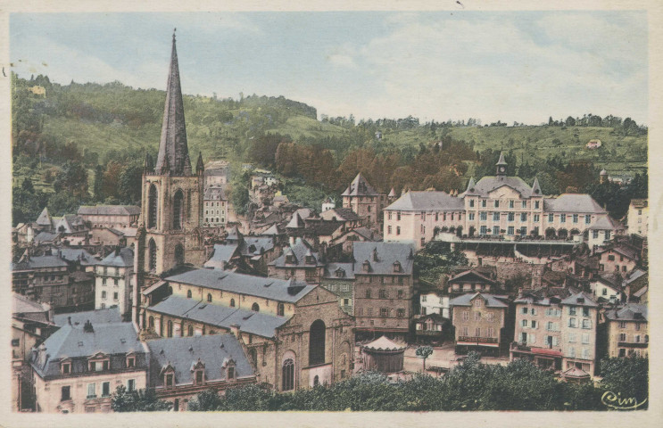 Tulle : "Tulle (Corrèze) - Vue du Trech et de la Barussie". On aperçoit un manège sur la place Gambetta.