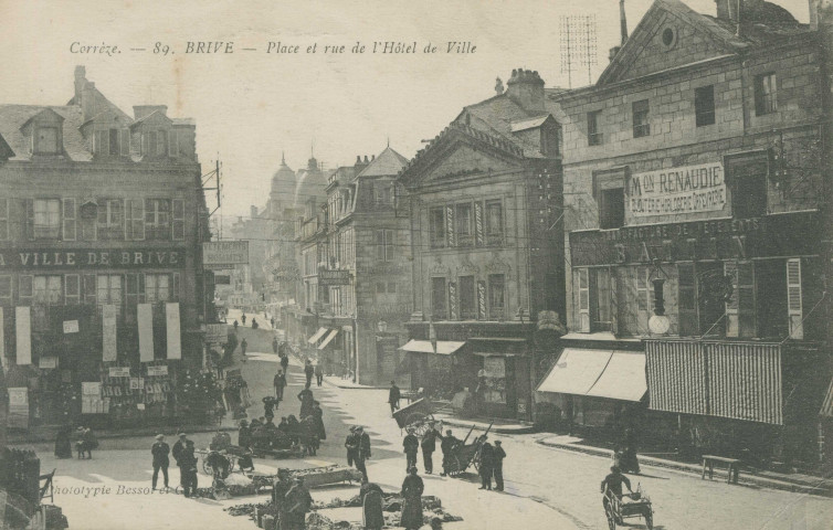Brive-la-Gaillarde : "Corrèze. - 89. Brive - Place et rue de l'Hôtel-de-ville".