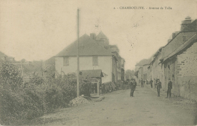 Chamboulive : "2. - Chamboulive. - Avenue de Tulle". Métier à ferrer.