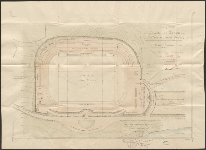 Stade municipal : construction, 1921-1934. Bâtiment à usage de halle aux grains, gymnase et remise du matériel incendie, 1894-1904.
