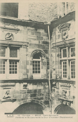 Brive-la-Gaillarde : "13 - Corrèze. - Brive - Petit séminaire - Fenêtres et sculptures de la cour d'honneur (Renaissance)".
