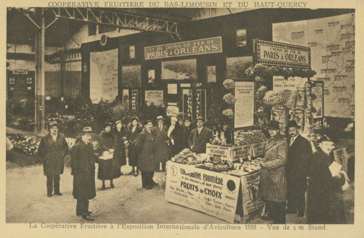 Branceilles (Les 4 Routes) : "Coopérative fruitière du Bas-Limousin et du Haut-Quercy - La Coopérative fruitière à l'exposition internationale d'aviculture 1933 - Vue de son stand"