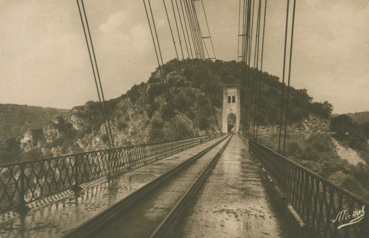 Lapleau : "La Corrèze touristique - 22. Gorges de la Luzège - Lapleau - Viaduc de la Roche Taillade (Longueur 160 m.)".
