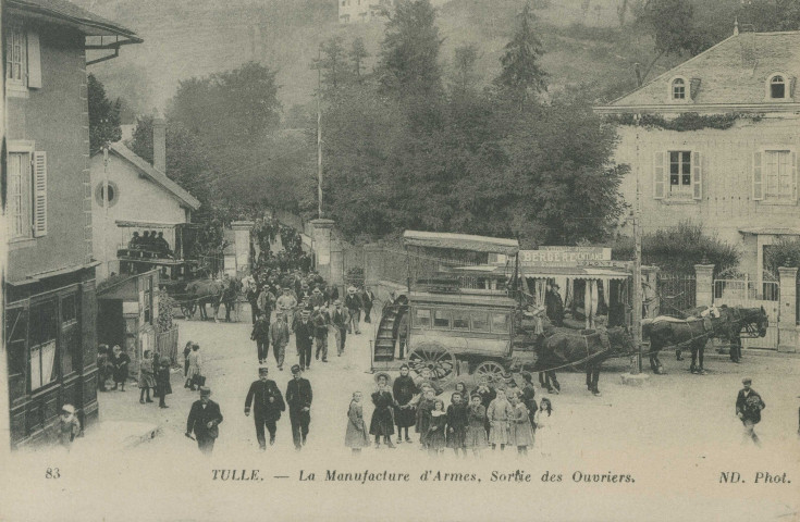 Tulle : "83 Tulle. - La Manufacture d'armes, sortie des ouvriers.".