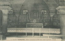 Aubazine : "2. - Corrèze - Aubazine - Abbaye cistercienne du XIIe siècle - salle capitulaire - L'autel".