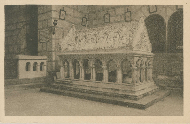 Aubazine : "Obazine (Corrèze) - Eglise abbatiale. Tombeau de saint Etienne (XIIIe siècle)".