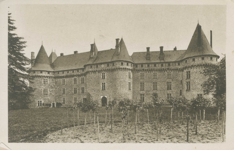 Arnac-Pompadour : "Pompadour (Corrèze) - le château".