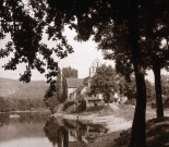 Chapelle et barques.