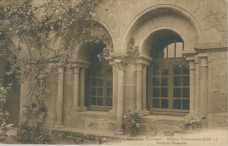 Aubazine : "Obazine (Corrèze) - Abbaye cistercienne (XIIe s.) - Fenêtres romanes".