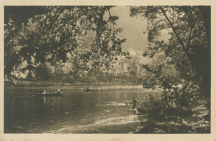 Beaulieu-sur-Dordogne : "1172. - Beaulieu-sur-Dordogne (Corrèze) - L'heure du canotage sur la Dordogne".