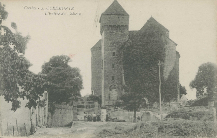 Curemonte : "Corrèze - 2. Curemonte - L'entrée du château".