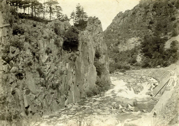 Vallée de la Vézère : "le saut du Saumon".