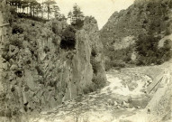Vallée de la Vézère : "le saut du Saumon".