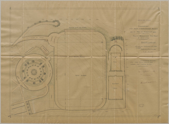 Stade municipal : construction, 1921-1934. Bâtiment à usage de halle aux grains, gymnase et remise du matériel incendie, 1894-1904.