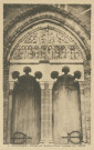 Collonges-la-Rouge : "4 Collonges - Portail de l'église et son tympan (XIIe siècle".