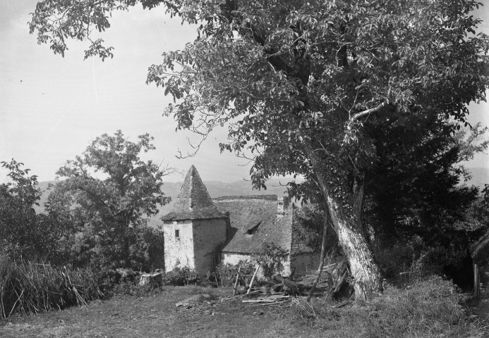 Ferme à tour carrée.