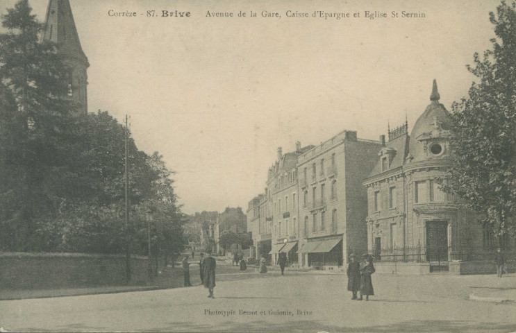 Brive-la-Gaillarde : "Corrèze - 87. Brive - Avenue de la gare, Caisse d'Epargne et église St Sernin".