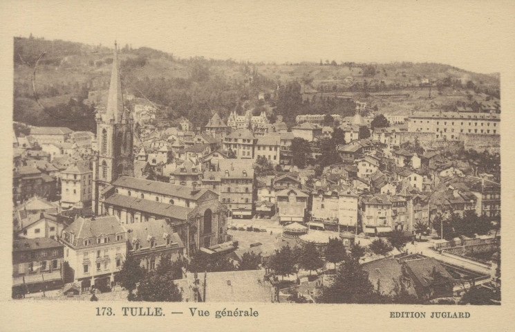 Tulle : "173. Tulle. - Vue générale". chapiteaux et manèges sont installés sur la place Gambetta.