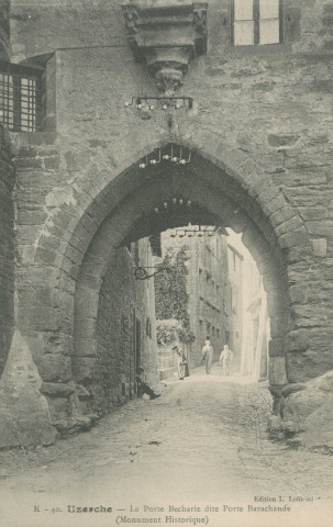 Uzerche : "K - 40. Uzerche - La Porte Bécharie dite Porte Barachaude (monument historique)".
