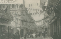 Brive-la-Gaillarde : "M.R. Poincaré à Brive -12 et 13 septembre 1913 - 10 - La rue de l'hôtel-de-ville pavoisée".