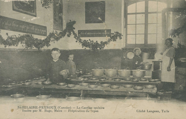 Saint-Hilaire-Peyroux : "St-Hilaire-Peyroux (Corrèze) - La cantine scolaire fondée par M. Buge, maire - Préparation du repas".