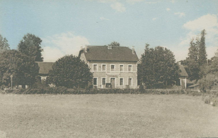 Saint-Hilaire-Peyroux : "St-Hilaire-Peyroux (Corrèze) - Groupe scolaire Bel'air".