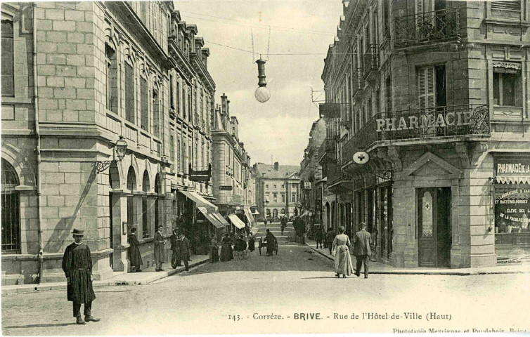 "143. - Corrèze. - Brive. - Rue de l'Hôtel-de-Ville (haut)".