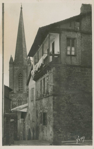 Tulle : "858 Tulle (Corrèze) - Vieille rue et flèche de la cathédrale".