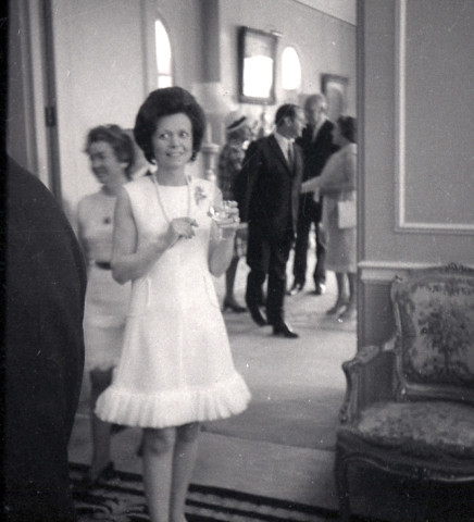 Réception du SOE, en présence de la reine Elisabeth et du prince Charles.