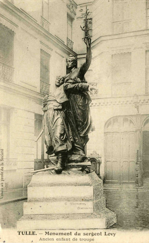 "Tulle. - Monument du sergent Lovy. Ancien enfant de troupe".