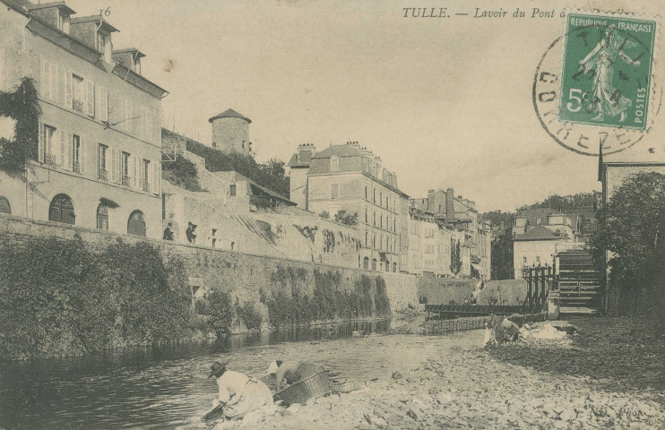 Tulle : "Tulle. - Lavoir du pont de la Barrière".