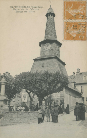Treignac : "32. Treignac (Corrèze) - Place de la mairie - Hôtel de ville".
