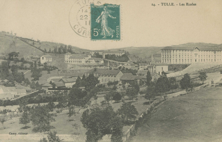 Tulle : "14. -Tulle. - Les écoles". au premier plan, le Carmel.