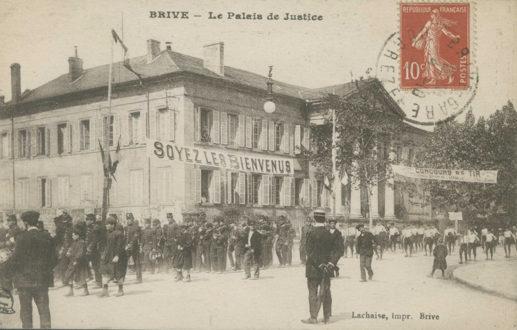 Brive-la-Gaillarde : "Brive - Le palais de justice". Défilé des participants au concours de tir.