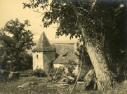 Ferme à tour carrée.