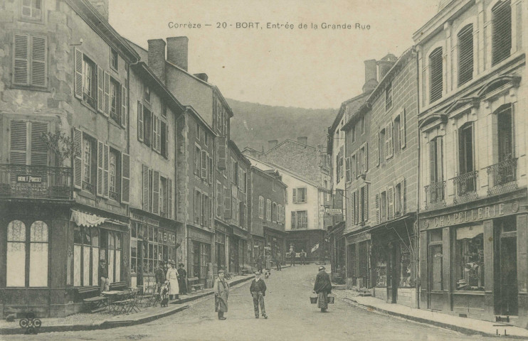 Bort-les-Orgues : "Corrèze - 20 - Bort, entrée de la grande rue".