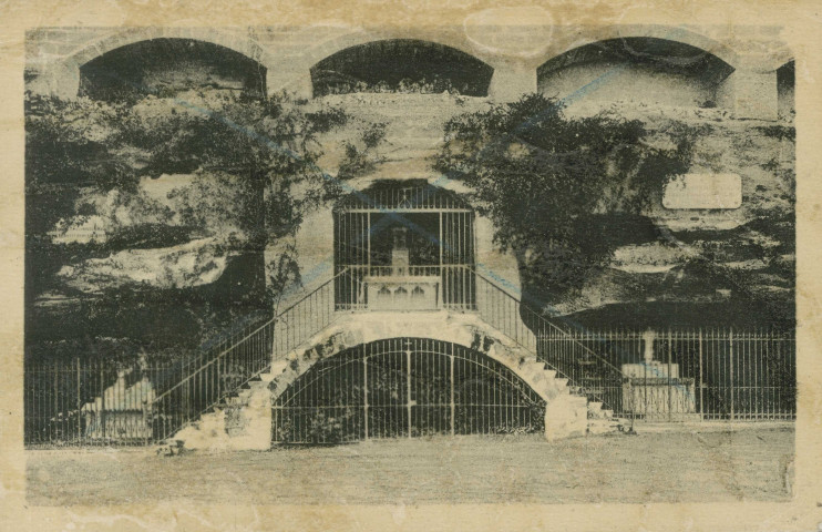 Brive-la-Gaillarde : "56. Brive (Corrèze) - Saint-Antoine. Vue générale des grottes.".
