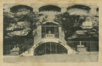 Brive-la-Gaillarde : "56. Brive (Corrèze) - Saint-Antoine. Vue générale des grottes.".