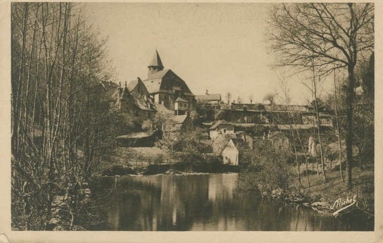 Treignac : "La Corrèze touristique - 194. Treignac (site classé) - La Vézère, vieilles maisons".