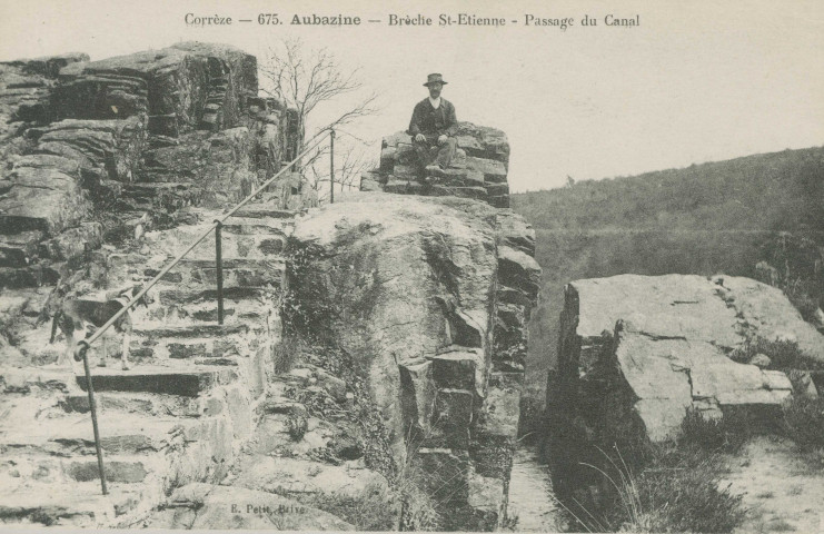 Aubazine : "Corrèze - 675 - Aubazine - Brèche St-Etienne - Passage du canal".