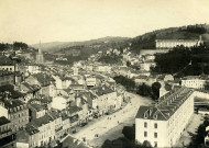 Place et caserne du Champ-de-Mars, vue générale et en arrière-plan la caserne Marbot.