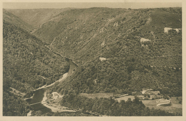 Saint-Martin-la-Méanne : "Gorges de la Dordogne - St-Martin-la-Méanne - Vue générale sur Eylac Route de St-Privat".