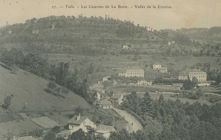 Tulle : "27. - Tulle. - Les casernes de la Botte. - Vallée de la Corrèze".