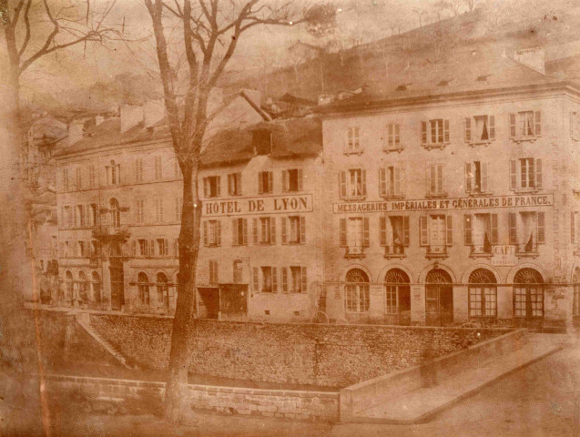 Pont Choisinet et quai de la Mairie, rive gauche de la Corrèze.