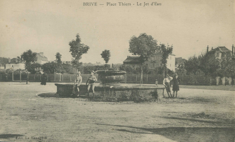 Brive-la-Gaillarde : "Brive - Place Thiers - Le jet d'eau".
