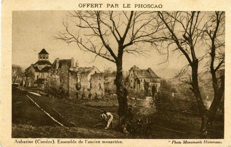 "Aubazine (Corrèze). Ensemble de l'ancien monastère".