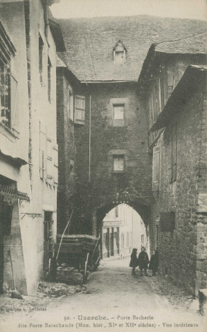 Uzerche : "50. - Uzerche. - Porte Becharie dite Porte Barachaude (Mon. hist., XIe et XIIe siècles) - vue intérieure".